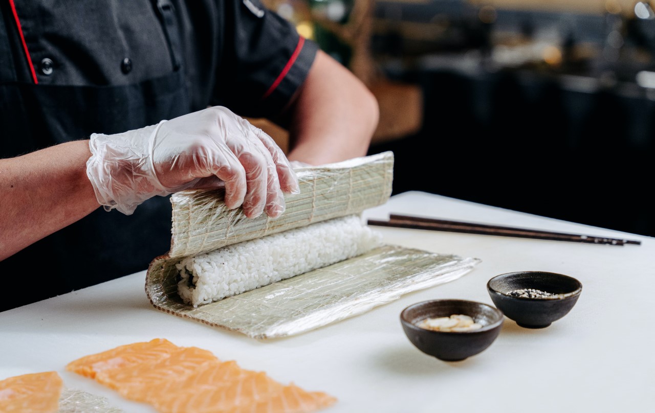 how to plate sushi professionally